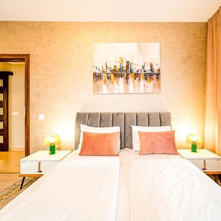 Pink Velvet Rk Ghimbav Apartman Kültér fotó