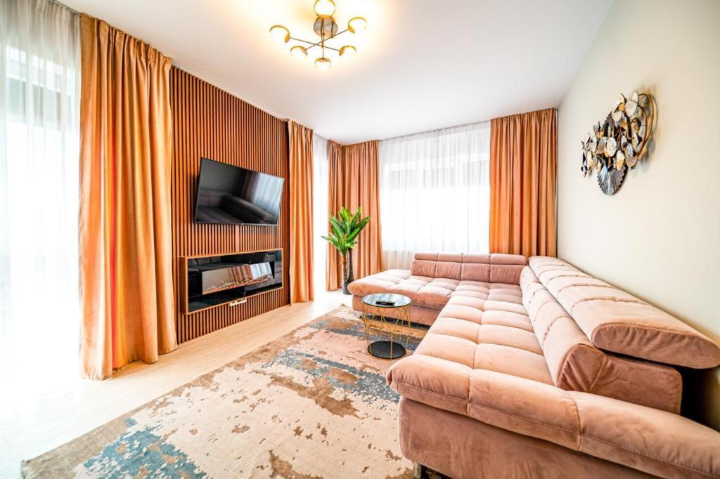 Pink Velvet Rk Ghimbav Apartman Kültér fotó