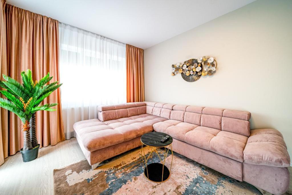 Pink Velvet Rk Ghimbav Apartman Kültér fotó