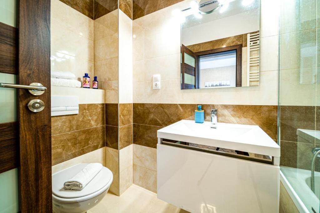 Pink Velvet Rk Ghimbav Apartman Kültér fotó